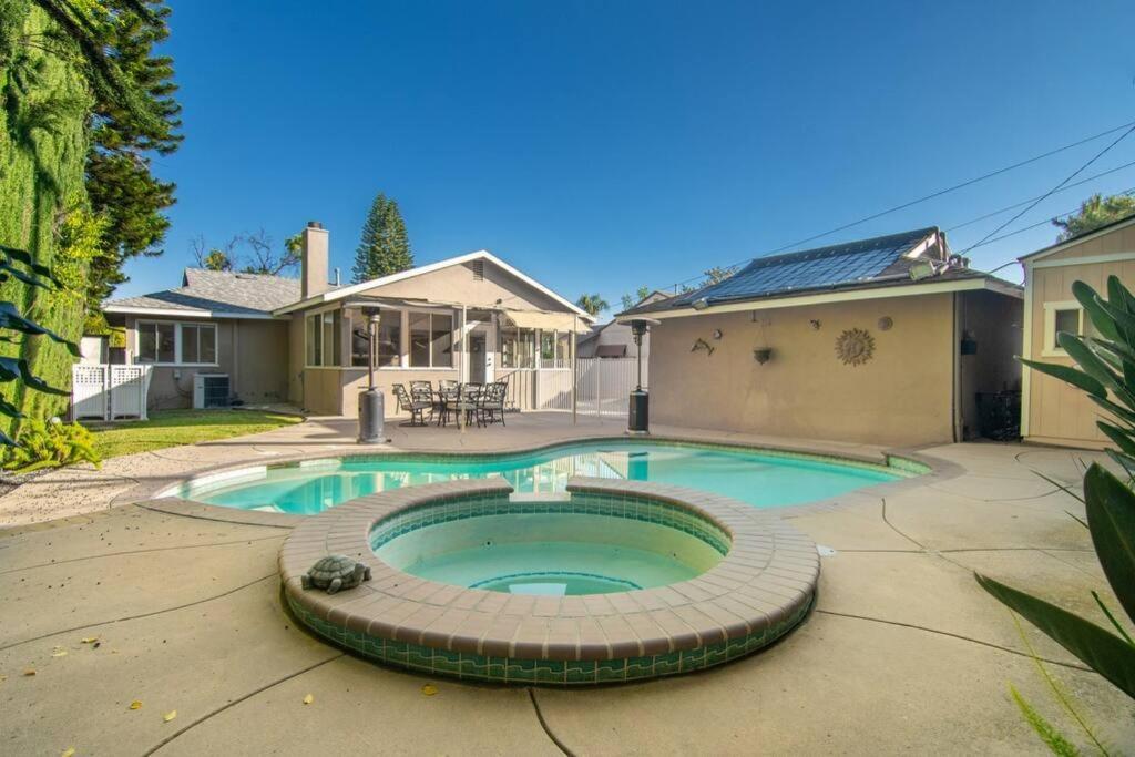 Large Home With Pool + Jacuzzi Los Angeles Eksteriør bilde